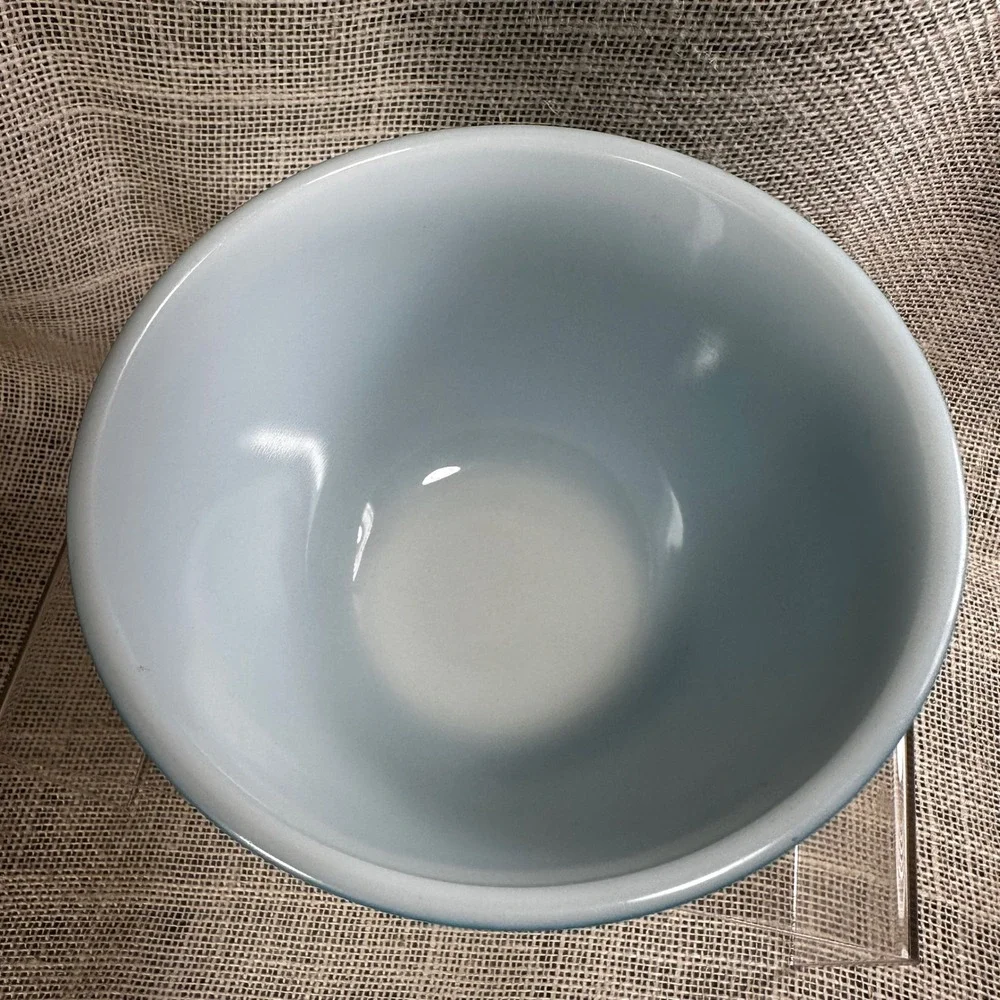 Vintage Pyrex 401 Turquoise Blue Mixing Bowl 1.5 Pint Milk Glass Ovenware USA